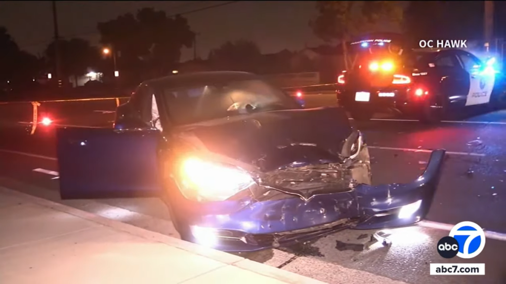 A Tesla in Full Self-Driving mode crashed into a cop car that was already responding to a deadly car crash - Quartz