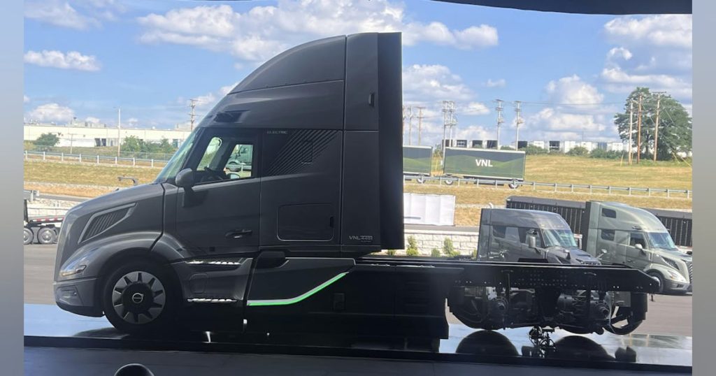 Volvo teases upcoming VNL Electric truck during diesel VNL event - FleetOwner