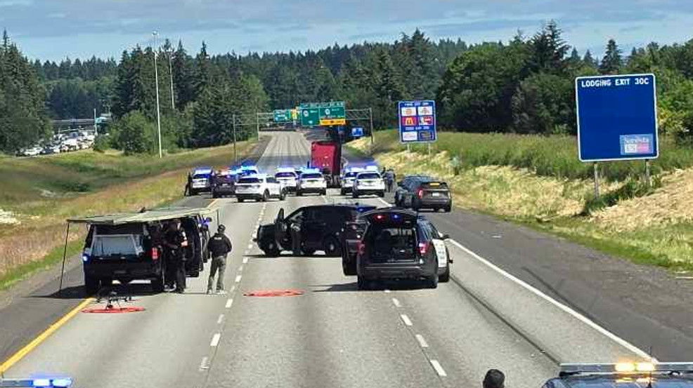 I-205 reopens following late morning standoff stemming from stolen semi taken in Oregon - KATU