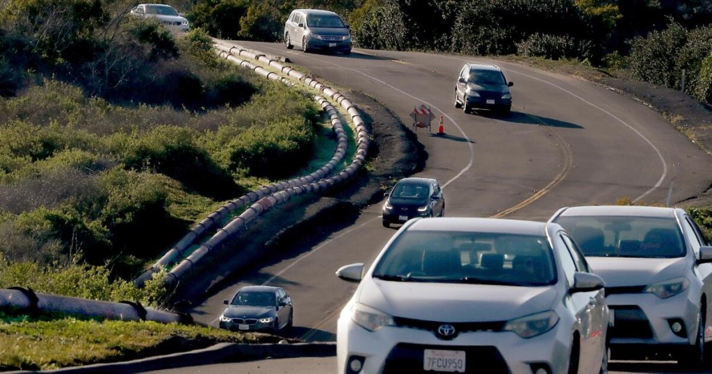 Rancho Palos Verdes bans bikes, motorcycles from road as landslide causes it to shift and crack - Los Angeles Times