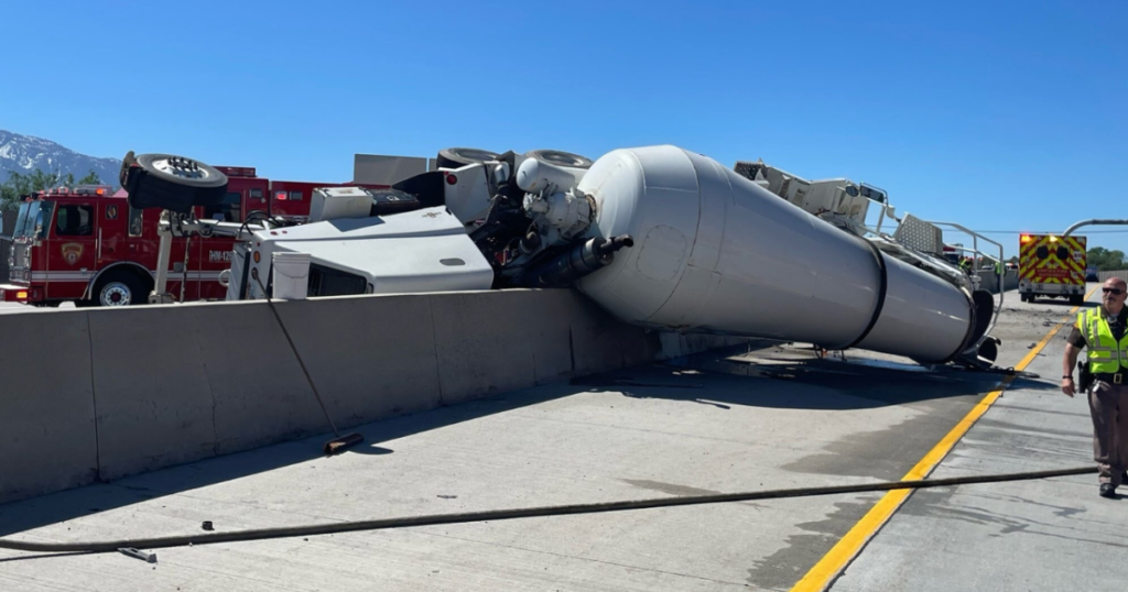 Large spill, cement truck rollover causes highway traffic headache - FOX 13 News Utah