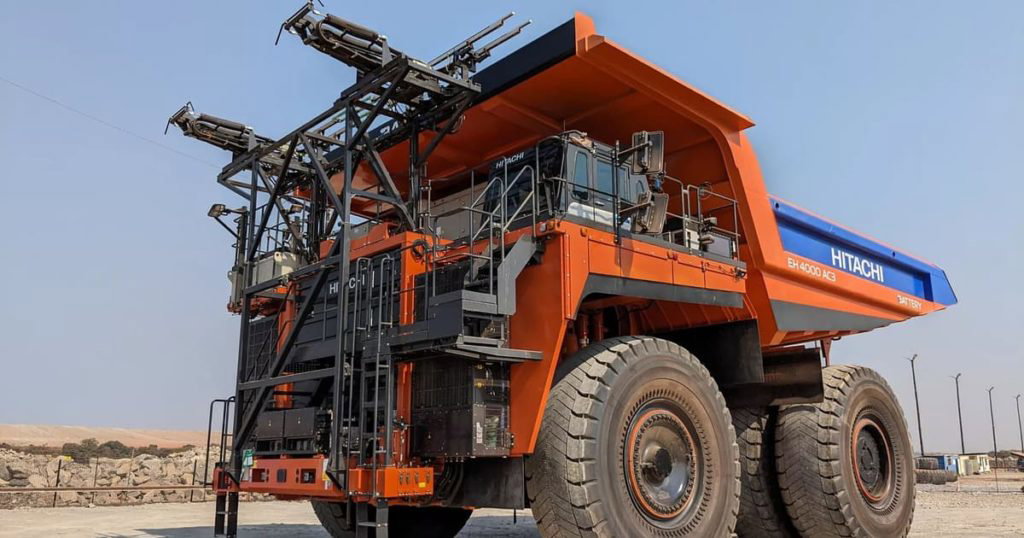 World's first ultra-large battery dump truck goes to work in copper mine - New Atlas