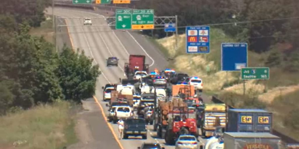 Man in custody after stolen semi-truck standoff, ramming police car - Fox 12 Oregon