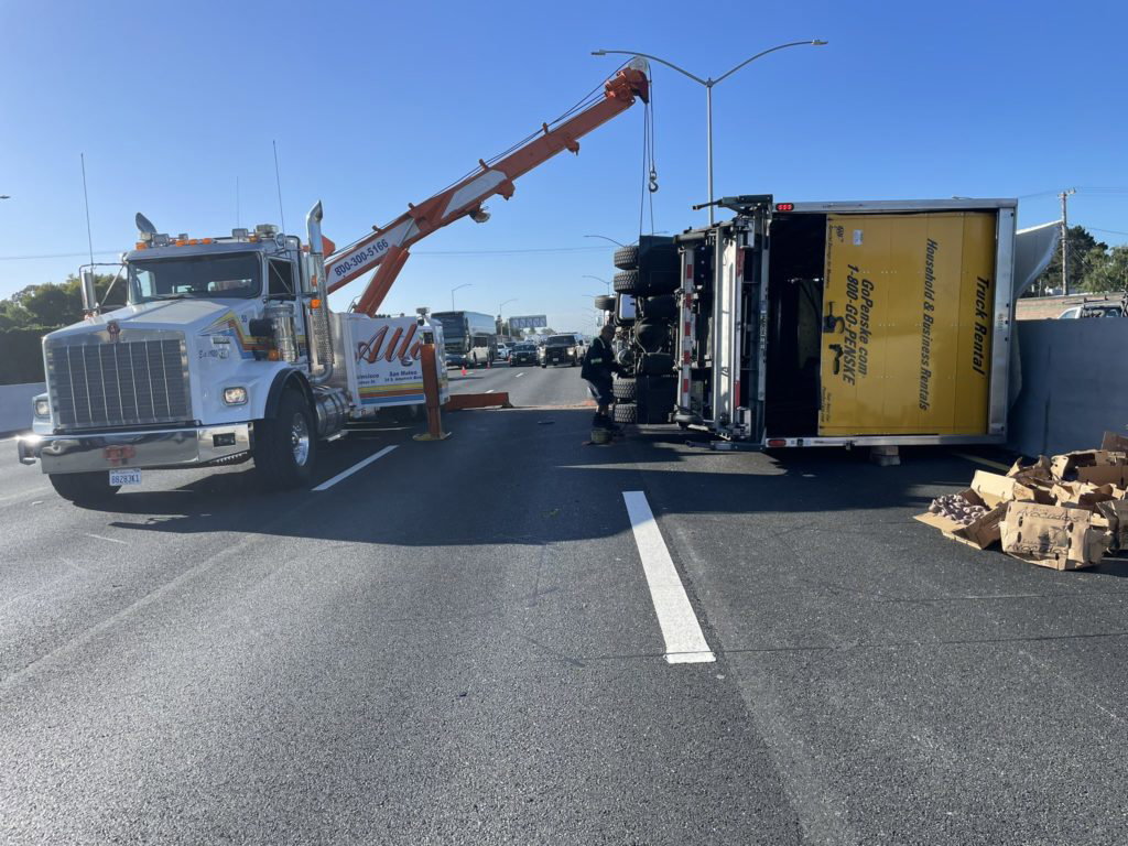 Avocado truck overturns on US 101 in San Mateo - KRON4