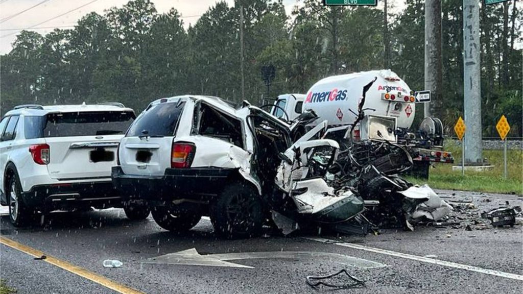 At least 1 person dead after propane truck crash in St. Augustine - ActionNewsJax.com