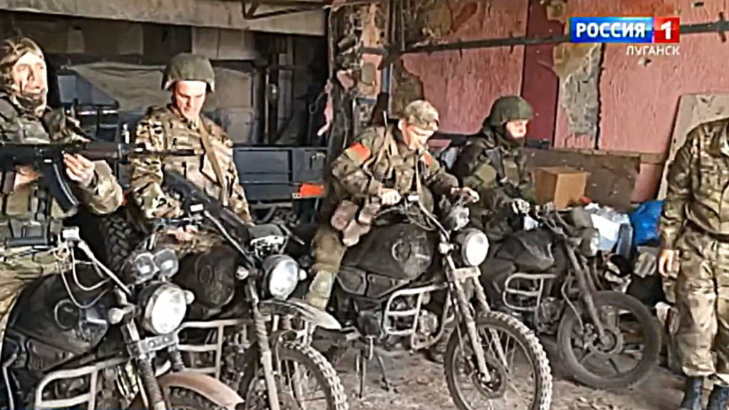Russian army develops motorcycle assault units to carry out lightning attacks on the front lines - EL PAÍS USA