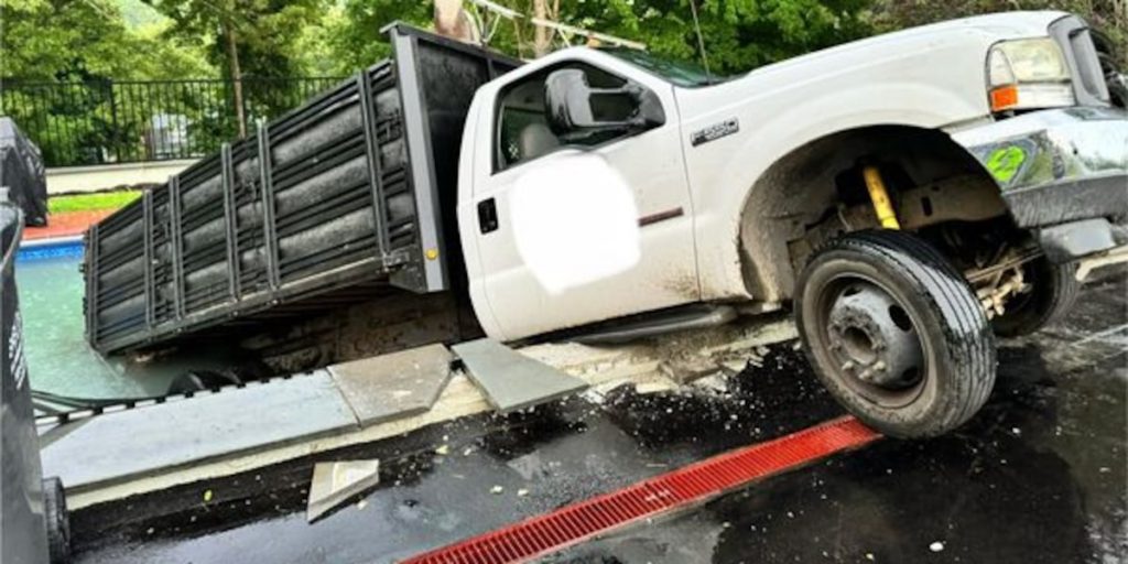 Truck pulled out of pool in Brookfield - Eyewitness News 3