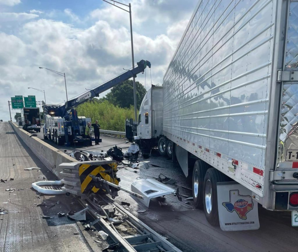 Truck accident spills diesel fuel on N.J. highway - NJ.com