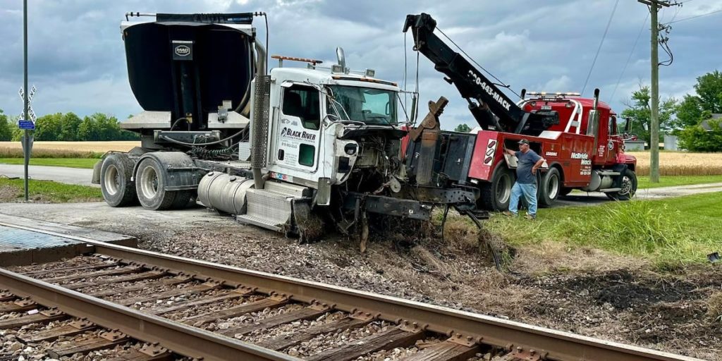 Sheriff: 1 person injured in semi-truck, train crash north of Carbondale - KFVS