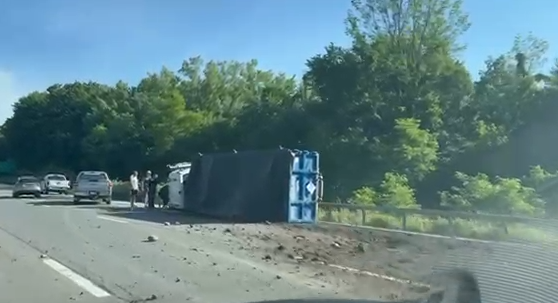 Northway between Exits 10 & 11 reopens after truck rollover - NEWS10 ABC