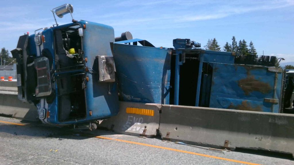 Garbage truck rolls over on southbound I-5 in Kent - KIRO Seattle