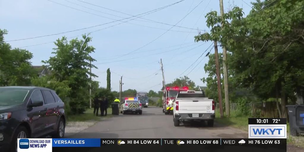 2 stuck after garbage truck runs into low-hanging wires in Lexington - WKYT