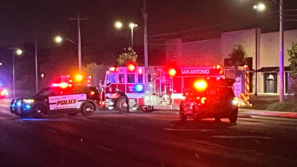 One motorcyclist dead, one seriously injured after colliding with a truck - WOAI