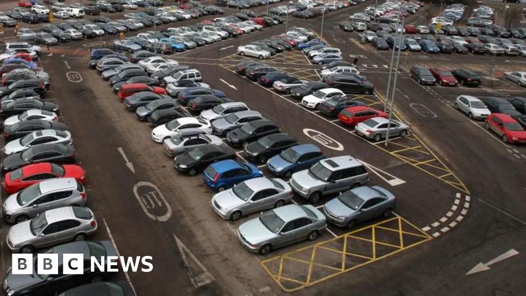 Private car parks to offer 10-minute 'grace period' - BBC.com