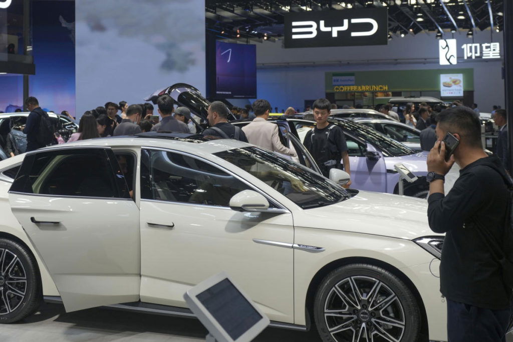 The European Union moves to hike tariffs on Chinese electric car imports, escalating trade spat - Yahoo! Voices