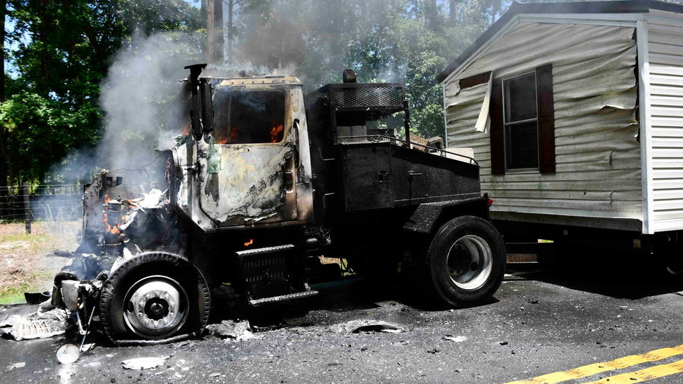 Truck hauling mobile home destroyed by fire near Rodeo Drive, no injuries reported - ABC NEWS 4