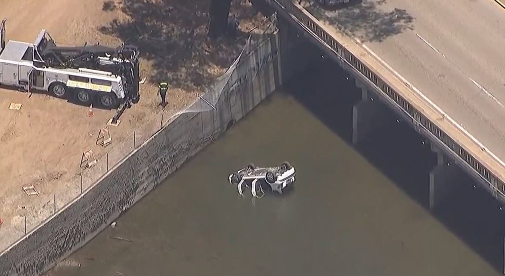 Car goes over bridge, crashes into Mission Bay - FOX 5 San Diego