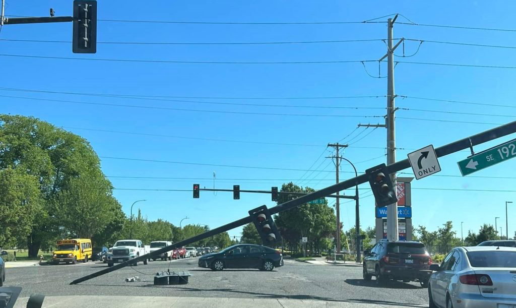 Lifted dump truck bed tears down Vancouver traffic signals, causes $100K in damage - KOIN.com
