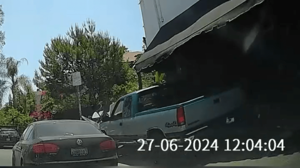 Watch: Hit-and-run driver plows truck through Los Feliz cafe - NBC Los Angeles