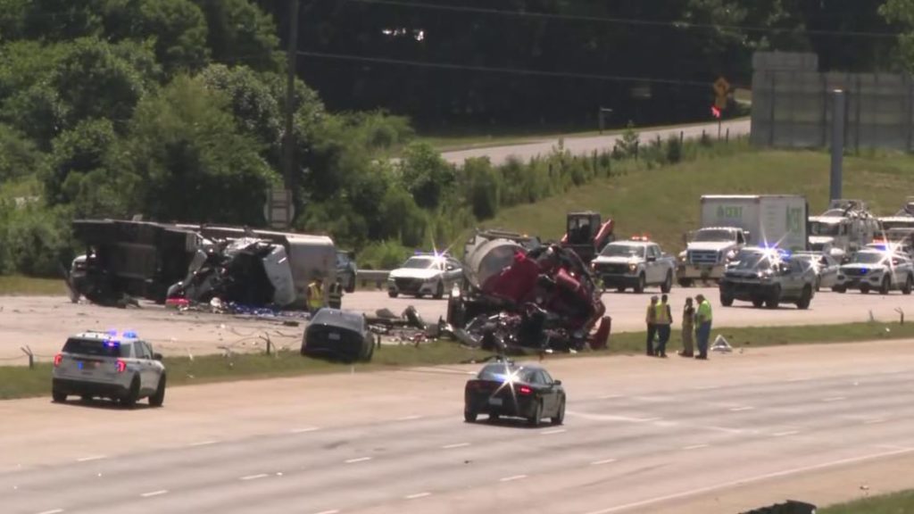 Serious crash involving 2 tractor-trailers shuts down I-485 - WCNC.com