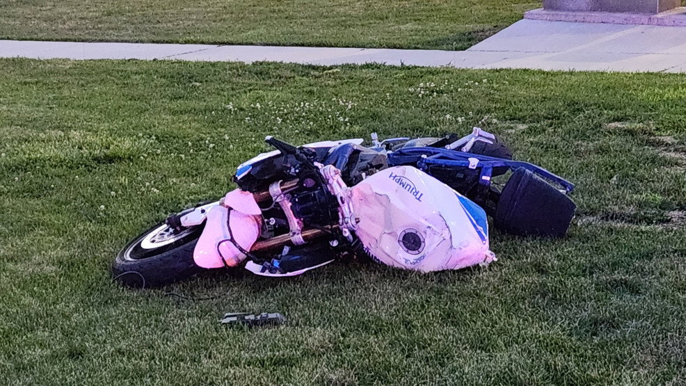 Motorcycle slams into car along 1st Avenue in Cedar Rapids, killing rider - KGAN TV