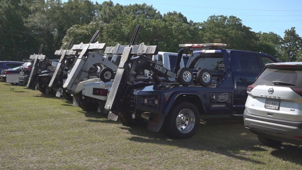 Tow truck drivers honor Steven Hughes, man killed on the job - WLTX.com