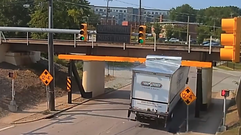 A legendary Durham bridge still mauls trucks, though not as often as it used to - Yahoo! Voices