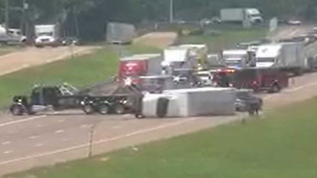 I-20 cleared after truck overturns in Jackson - WAPT Jackson