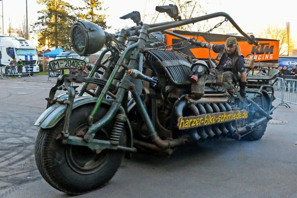 The World's Heaviest Rideable Motorcycle Is Powered by a Tank Engine - Oddity Central