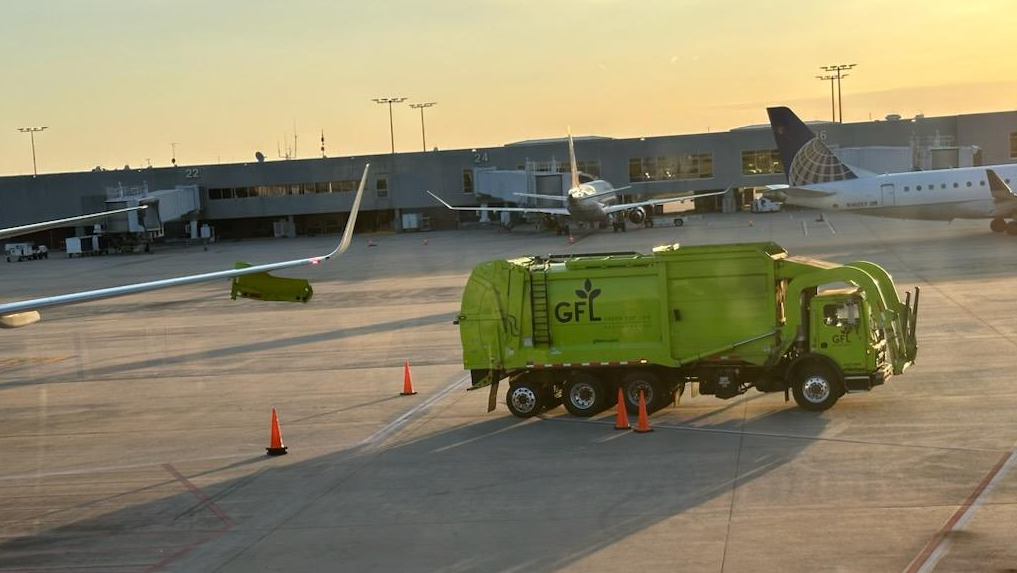 North Carolina: Garbage truck hits American Airlines plane - WXII12 Winston-Salem