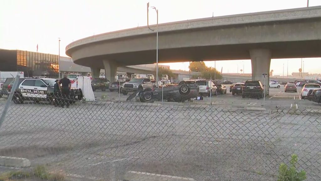 2 dead, 1 seriously hurt after cars fly off exit ramp and into LAX parking lot - KTLA Los Angeles