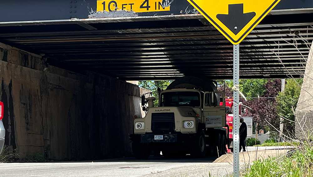 South Carolina: Stuck truck closes road under Greenville bridge - WYFF4 Greenville