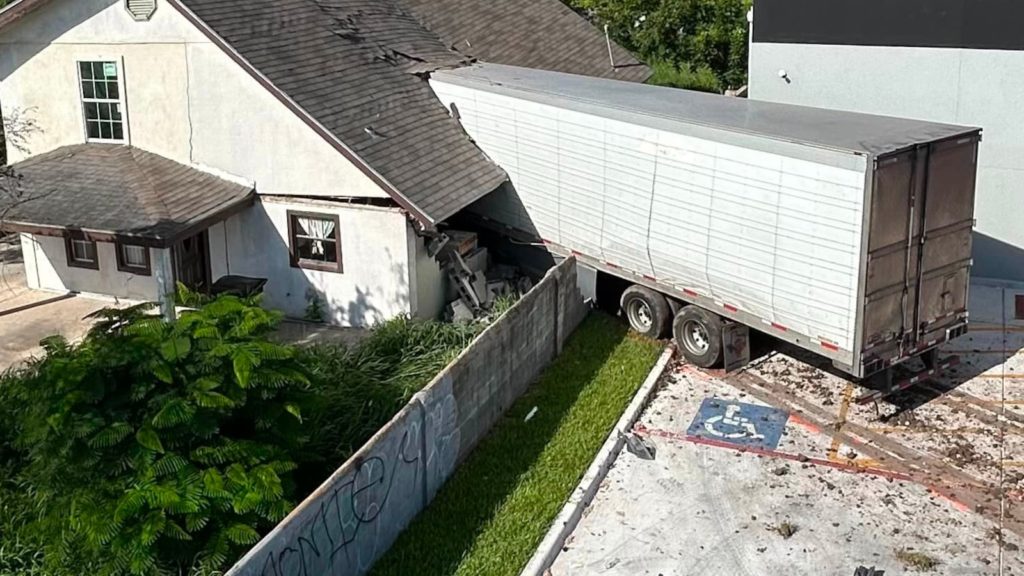 Truck driver dead after 18-wheeler crashes into Texas home - ABC News