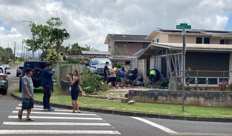 Car towed after crashing into Wahiawa home - Honolulu Star-Advertiser
