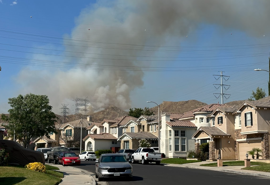 Truck fire spreads to brush in Saugus - Santa Clarita Valley Signal