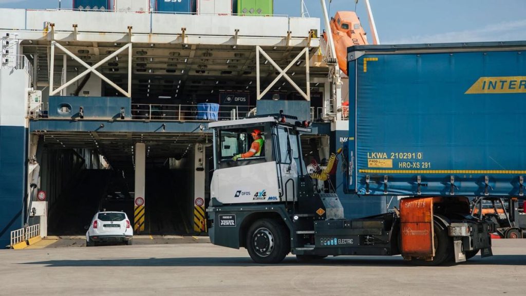 Automotive giant makes waves with fully electric terminal truck: 'For the rigorous needs of heavy-duty port equipment' - Yahoo! Voices