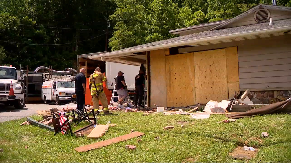 Driver faces DWI charge after truck crashes into Waynesville building, injuring 1 - WLOS