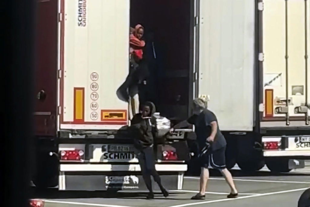 Police search for the truck driver who was filmed whipping migrants near Italian-French border - Yahoo! Voices