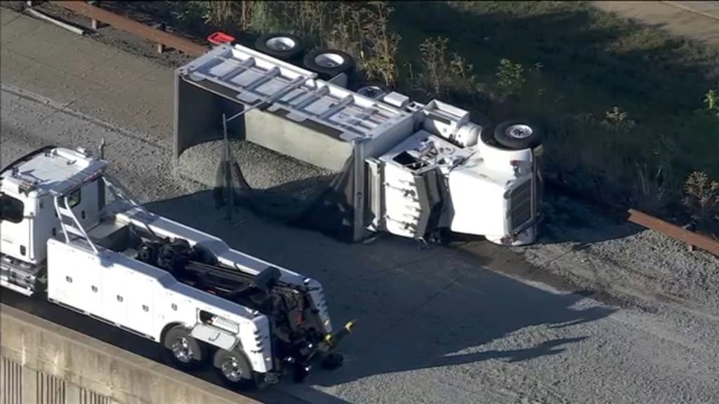 Overturned dump truck blocks ramp from I-476 southbound to I-95 southbound in Ridley Twp. - WPVI-TV