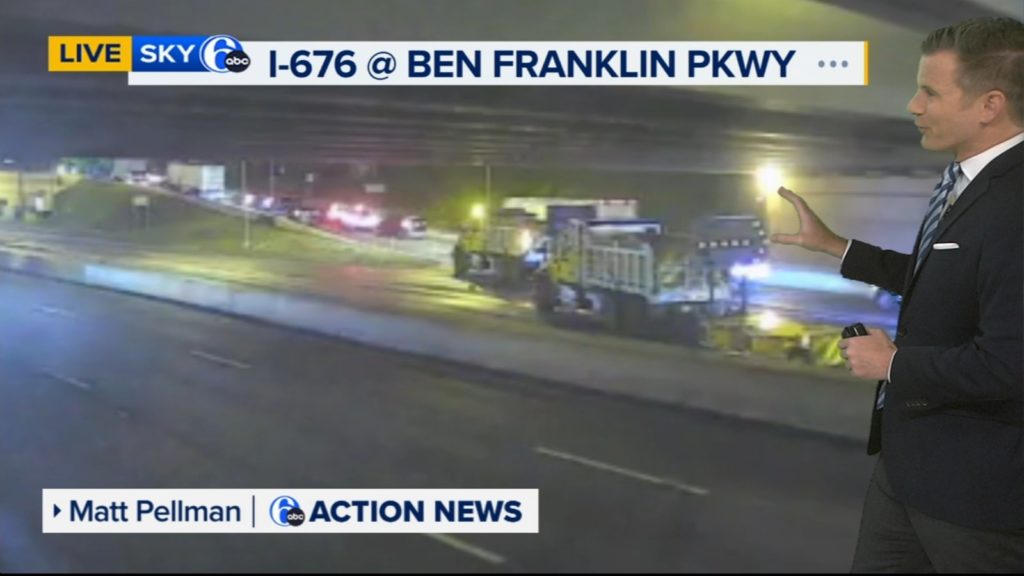 Jacknifed truck closes all lanes of Vine Expressway WB near Ben Franklin Parkway - WPVI-TV