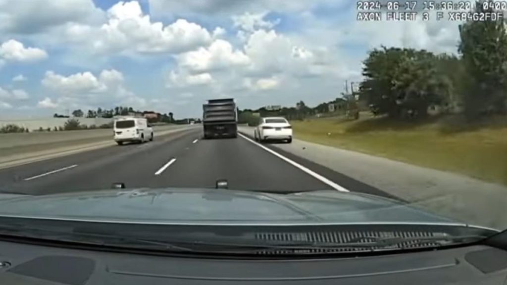 Dump Truck Helps End Police Chase - Yahoo Autos