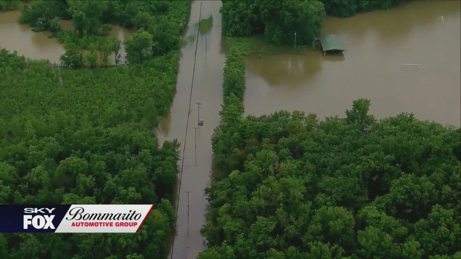 Truck stranded, fields damaged as flooding hits south St. Louis County - Yahoo! Voices