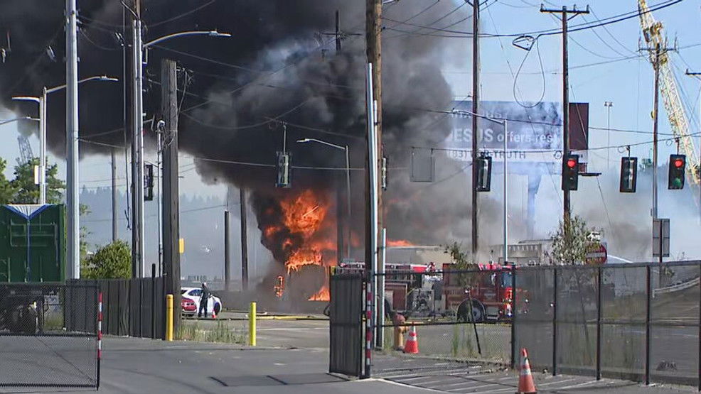 Semi-truck fire in south Seattle sends large plume of smoke into the air, NB SR 99 closed - KOMO News