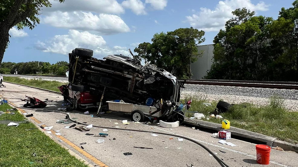 Two airlifted to hospital after crash involving pickup trucks on Dixie Highway - WPEC