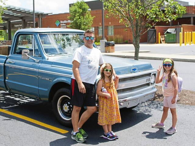 Memorial car cruise brings 300-plus classics to Bethel Park - TribLIVE