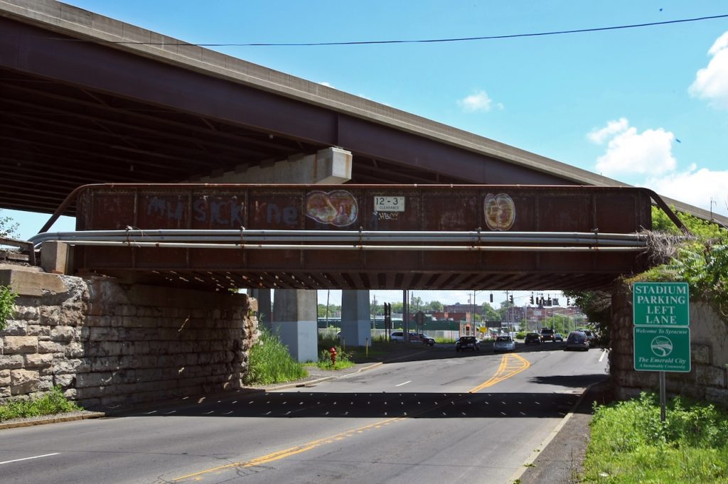 Truck hits Park Street bridge in Syracuse - syracuse.com