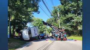 Two hospitalized after box truck rolls over trying to avoid collision in Norton - Yahoo! Voices