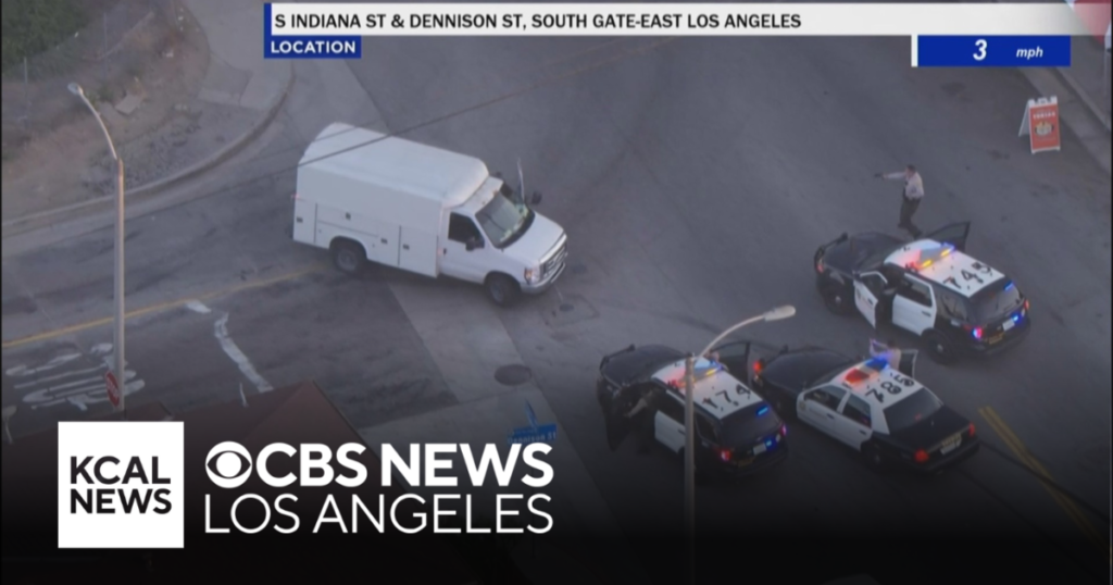 Stolen truck spins out during pursuit with Los Angeles County deputies - CBS Los Angeles