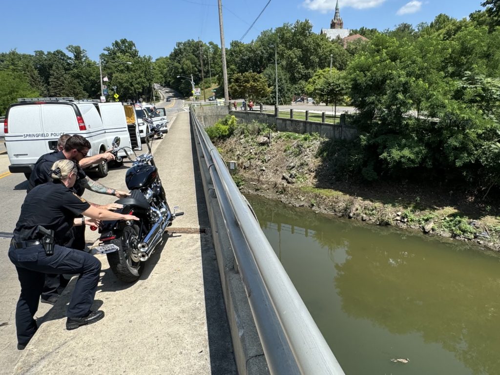 Woman riding motorcycle loses control on bridge, falls into Buck Creek - Springfield News Sun