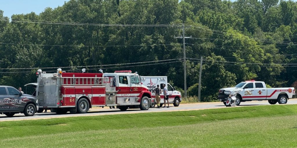 Injuries reported in motorcycle, semi-truck crash - KAIT